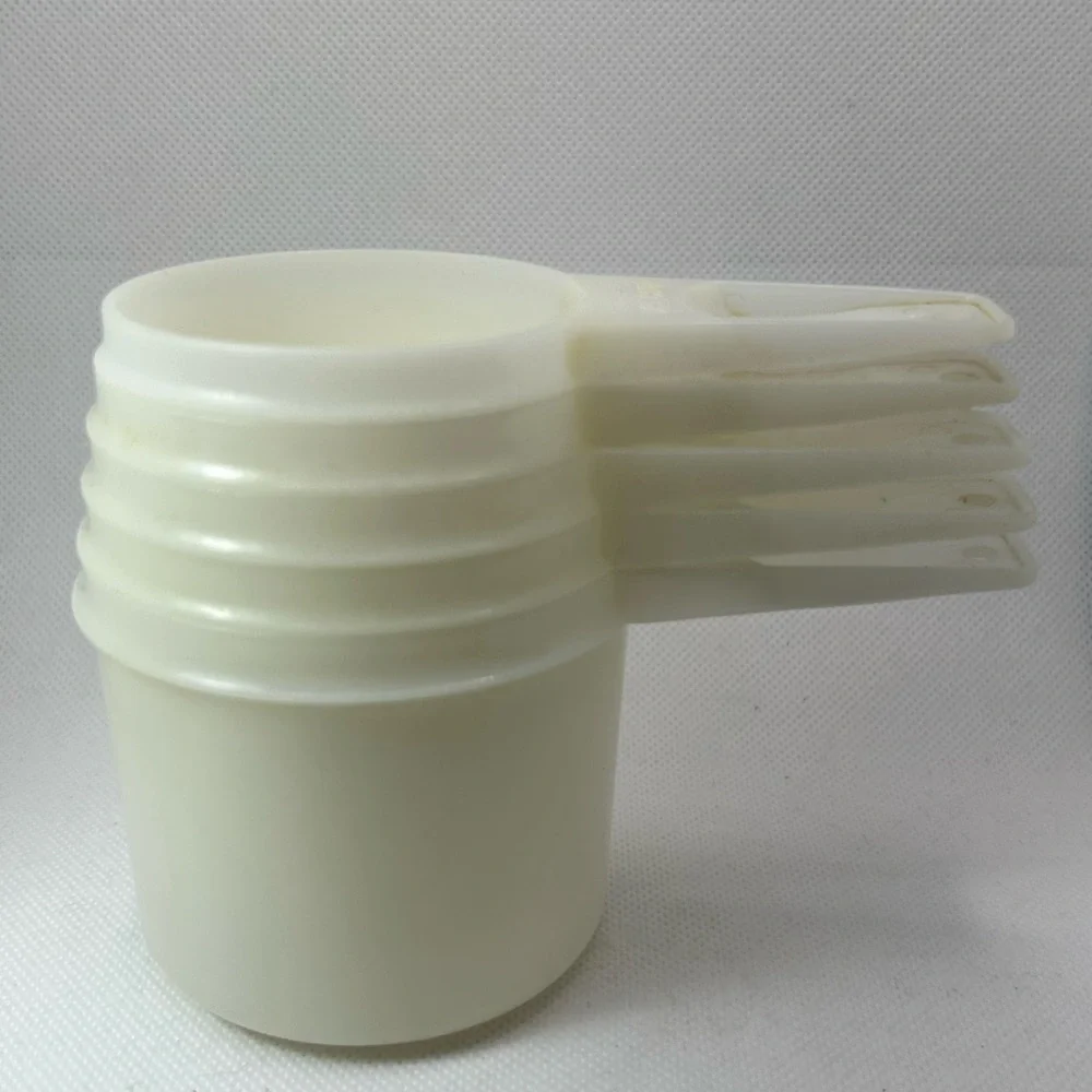 Vintage Tupperware 763 set of white measuring cups total of five